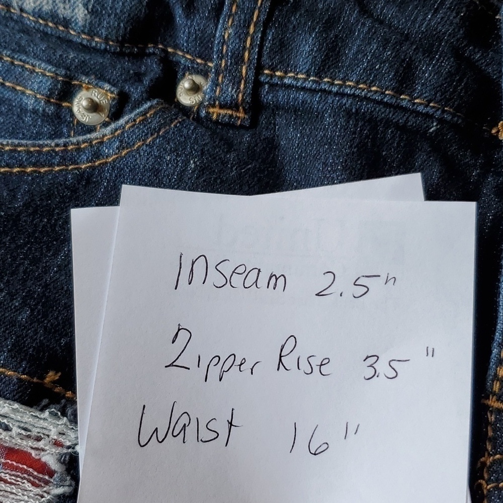 Rue 21 distressed low-rise5 pocket shorts Sz 5/6. Preloved EUC - Picture 10 of 14